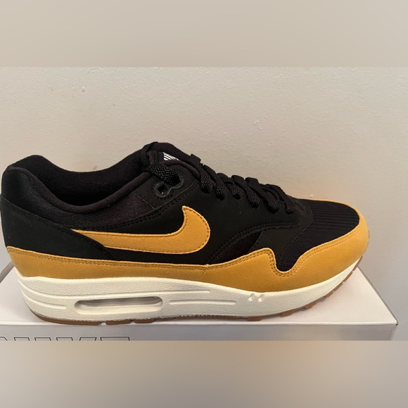 Men’s Nike Air Max running shoe. - Picture 4 of 10